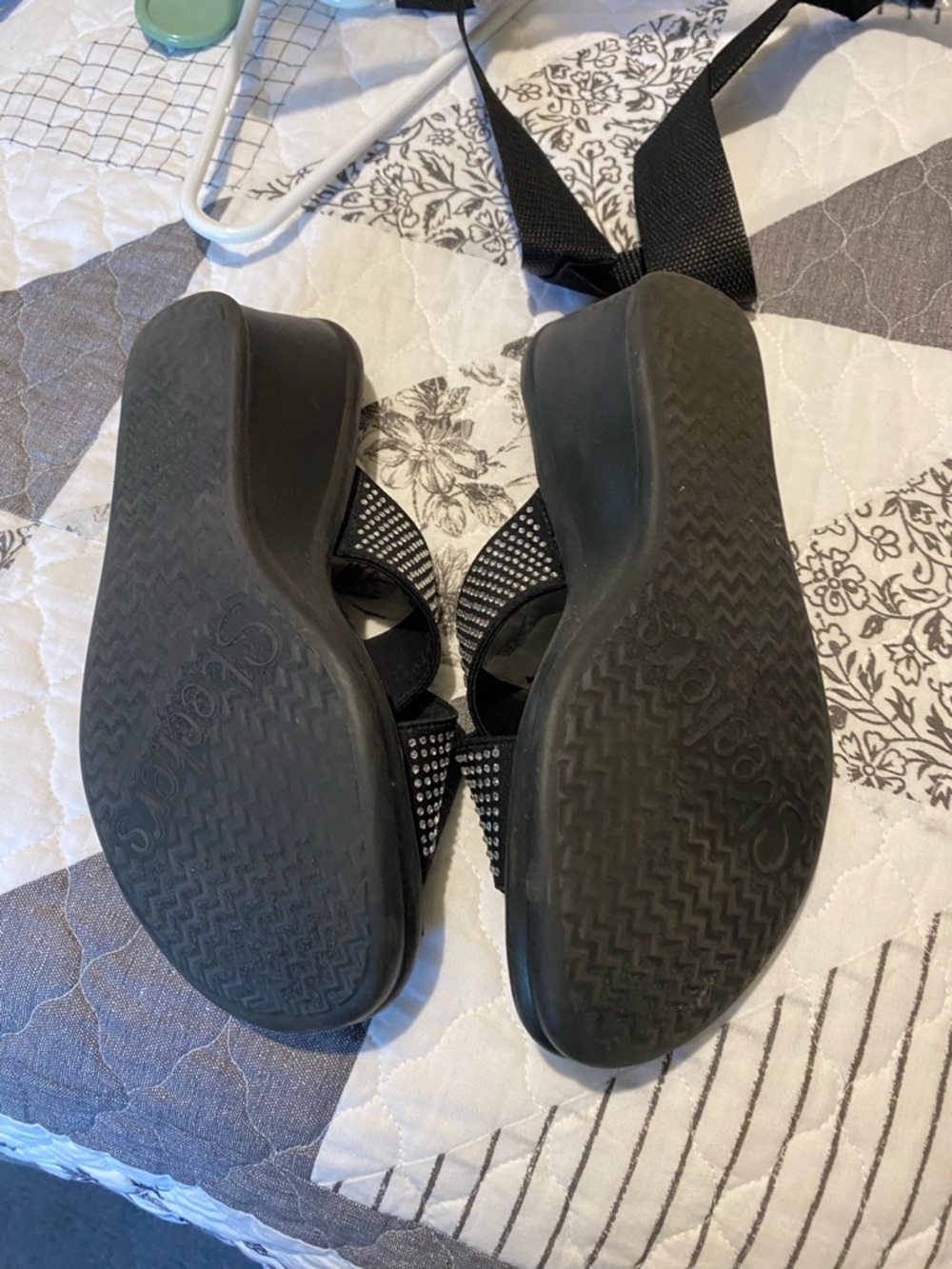 Skechers slip on Wedge Sandals - Picture 3 of 3